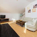 Hundefreundliches Mit Grillbereich, Privatparkplatz, Wifi In Ruhiger Lage *
