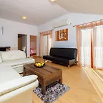 Hundefreundliches Mit Grillbereich, Privatparkplatz, Wifi In Ruhiger Lage * Grižane
