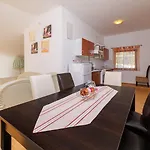 Hundefreundliches Mit Grillbereich, Privatparkplatz, Wifi In Ruhiger Lage Grižane