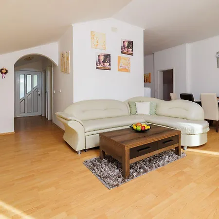 Hundefreundliches Mit Grillbereich, Privatparkplatz, Wifi In Ruhiger Lage * Grizane-Belgrad