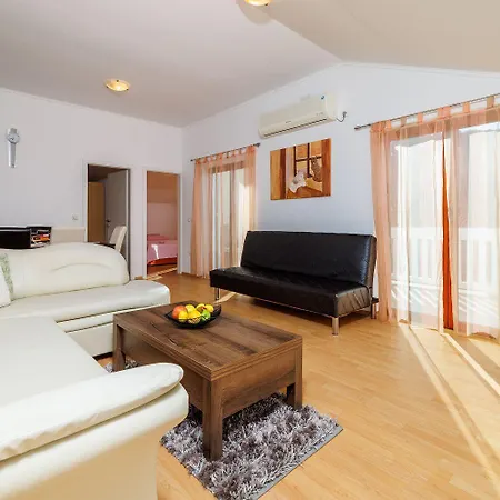 Hundefreundliches Mit Grillbereich, Privatparkplatz, Wifi In Ruhiger Lage * Grizane-Belgrad