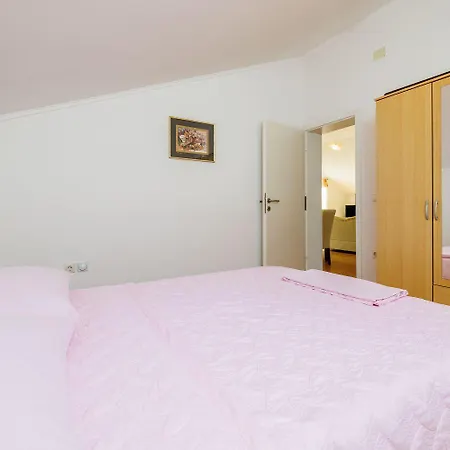 Hundefreundliches Mit Grillbereich, Privatparkplatz, Wifi In Ruhiger Lage Апартаменты Grizane-Belgrad