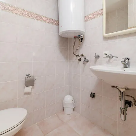Апартаменты Hundefreundliches Mit Grillbereich, Privatparkplatz, Wifi In Ruhiger Lage Grizane-Belgrad