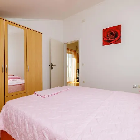 Апартаменты Hundefreundliches Mit Grillbereich, Privatparkplatz, Wifi In Ruhiger Lage