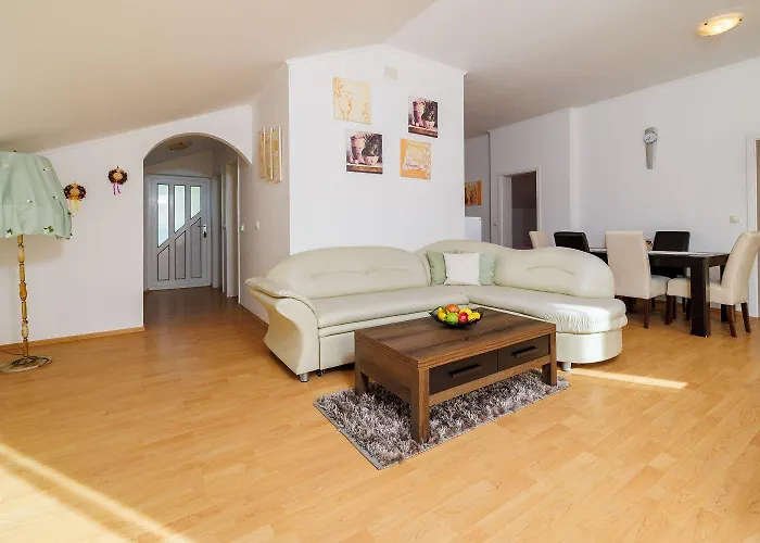 Hundefreundliches Mit Grillbereich, Privatparkplatz, Wifi In Ruhiger Lage * Grižane