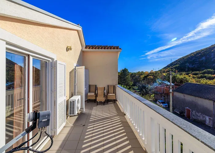 Hundefreundliches Mit Grillbereich, Privatparkplatz, Wifi In Ruhiger Lage Apartment Grižane