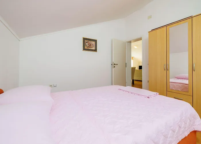 Hundefreundliches Mit Grillbereich, Privatparkplatz, Wifi In Ruhiger Lage Apartment Grižane