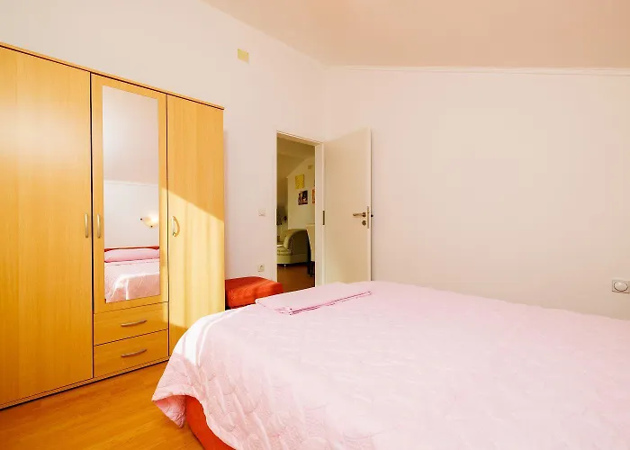 Hundefreundliches Mit Grillbereich, Privatparkplatz, Wifi In Ruhiger Lage *