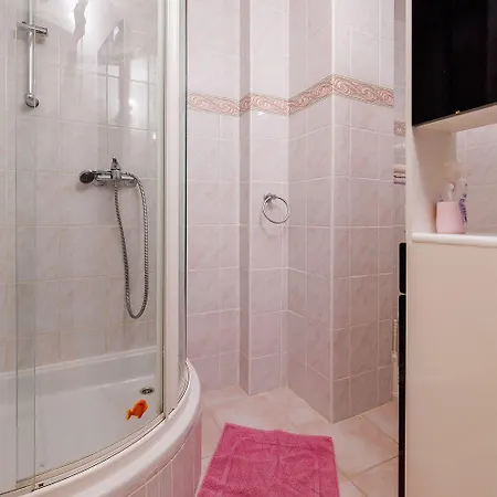 Hundefreundliches Mit Grillbereich, Privatparkplatz, Wifi In Ruhiger Lage * Grizane-Belgrad
