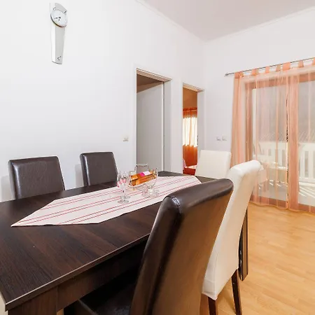 Apartment Hundefreundliches Mit Grillbereich, Privatparkplatz, Wifi In Ruhiger Lage