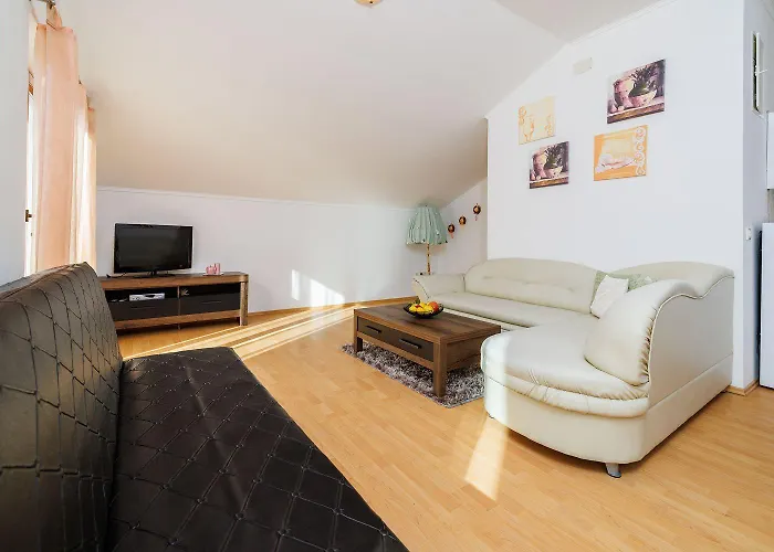 Hundefreundliches Mit Grillbereich, Privatparkplatz, Wifi In Ruhiger Lage *