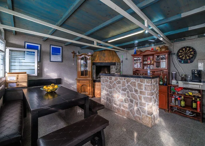 Hundefreundliches Mit Grillbereich, Privatparkplatz, Wifi In Ruhiger Lage